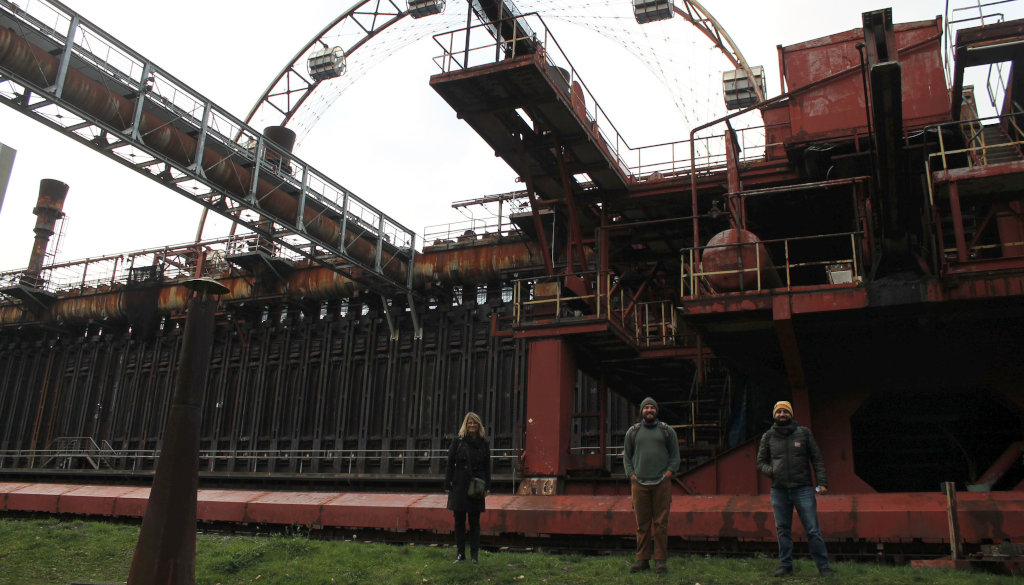 photo two students and professor in front of steel construction